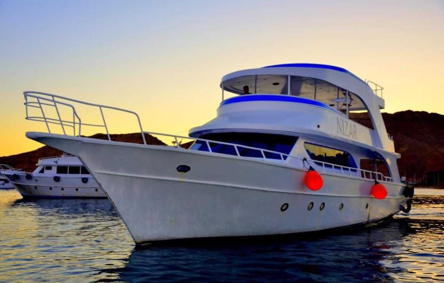 Private Boat Trip with Lunch and Drinks  ( 6 — 10 PAX)