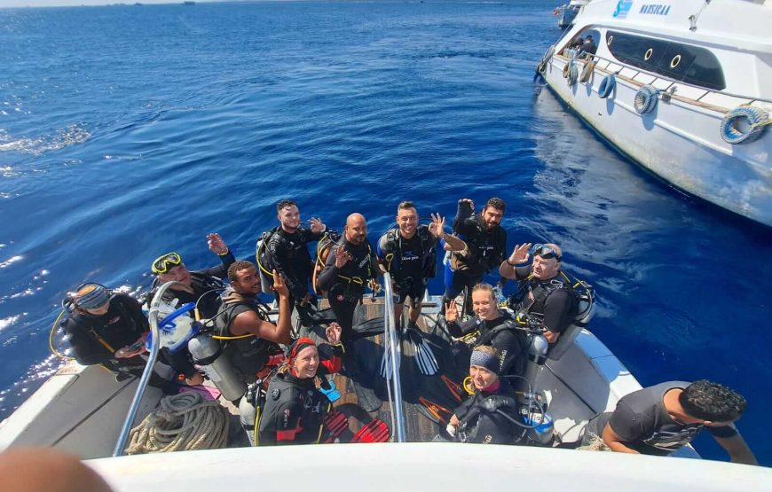 Private Boat Trip with Lunch and Drinks  ( 6 — 10 PAX)